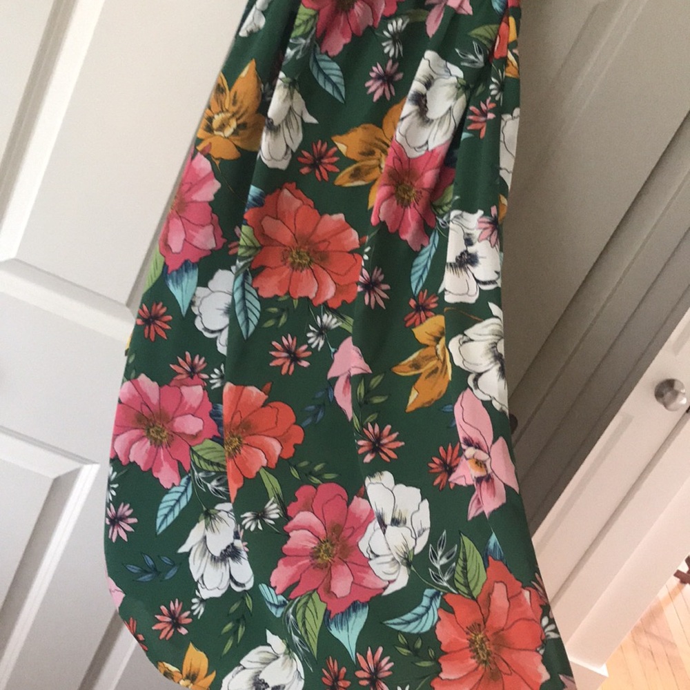 Floral green flutter sleeve midi dress! - Picture 6 of 11